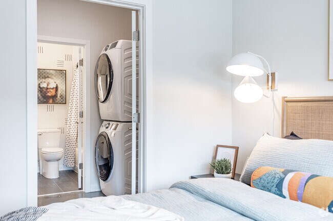 A4- 1BR, 1BA 630sqft - Eddy on the James