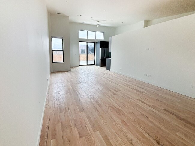 Photo - Spectacular 3 Bed/3 Bath Penthouse Apartment in prime Lincoln Park Location. Semi-Private Elevato... Unit Penthouse
