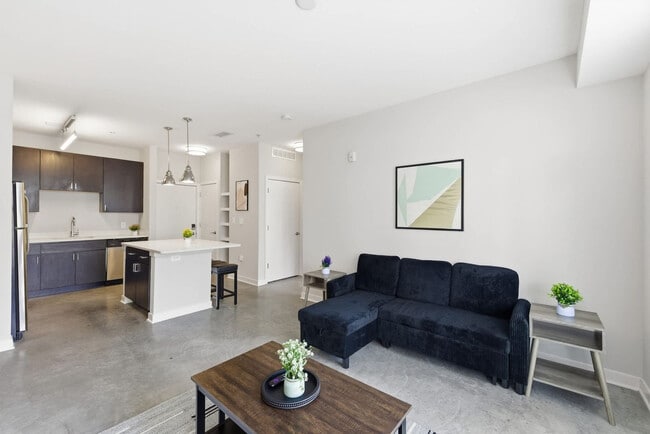 Building Photo - 421 E Market St Unit ID1384025P