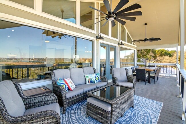 Photo - 1526 Lakeside Dr W