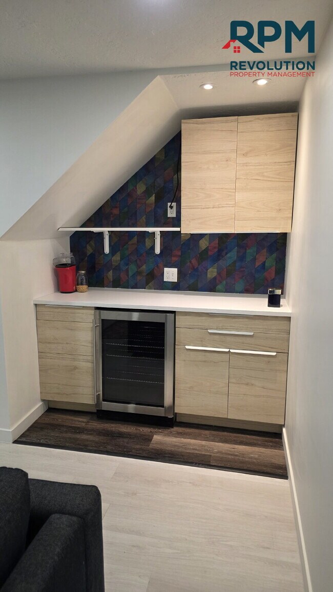 Photo - "Charming 2-Bedroom Retreat with Stunning Views on Mountain Side Drive!"