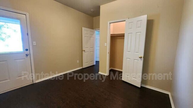 Photo - 108 Collett Ct