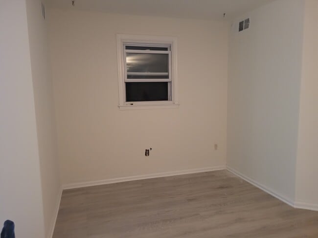 Bedroom 2 - 4008 Oakland Road Unit 4008 Oakland Rd