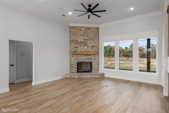 Photo - Modern 4 Bedroom / 3 Bath Home