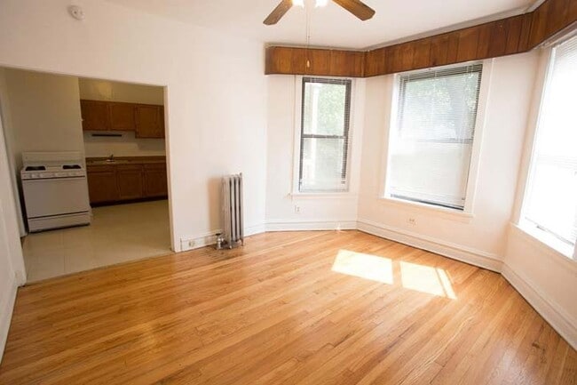 Photo - 5411-5421 S. Ellis Avenue