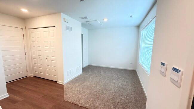 Photo - 435 Lakeshore Ct