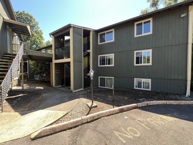 Building Photo - 8332 SW 21st Ave Unit #9