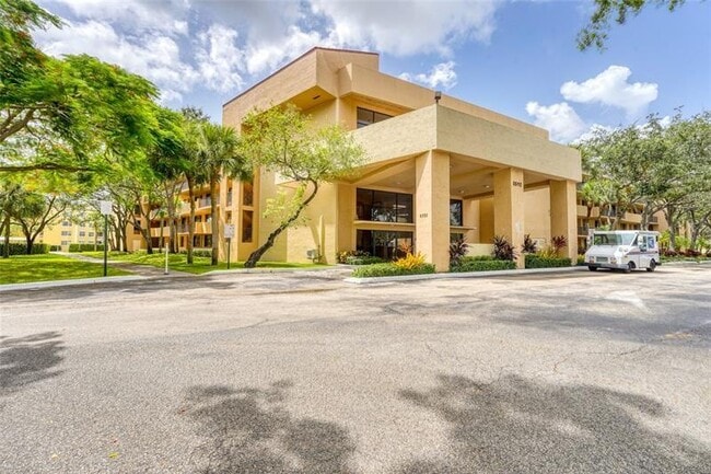 Building Photo - 8592 W Sunrise Blvd Unit 211