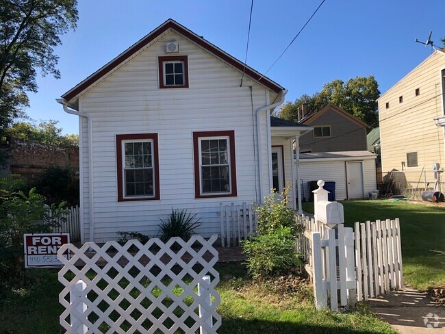 Building Photo - 2448 W 10th St Rental