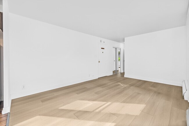 Photo - 3635 Ridgewood Av