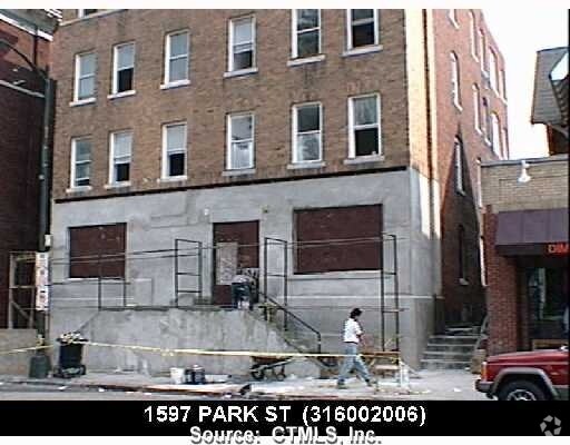 Photo - 1597 Park St