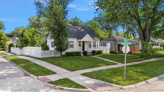 Photo - 303 Midland Blvd