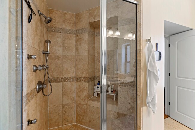 Photo - 5219 Winthrop,-2N Unit 2N