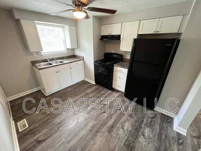 Building Photo - 4807 Saddlebrook Ln Unit 1 Rental
