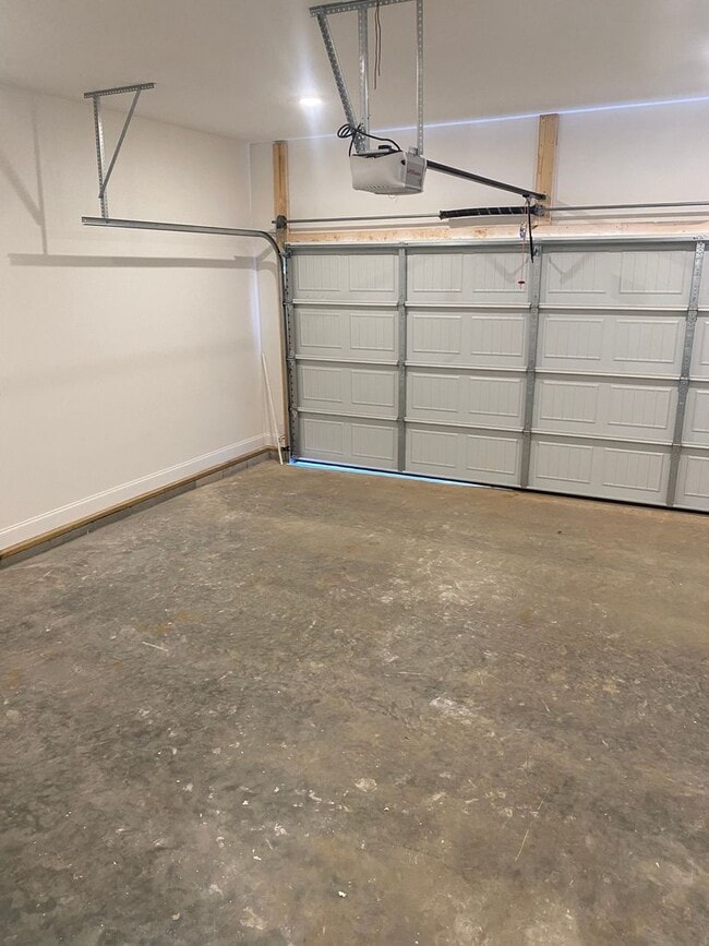 Photo - 3 Bed/2 Bath Home with 2 Car Garage