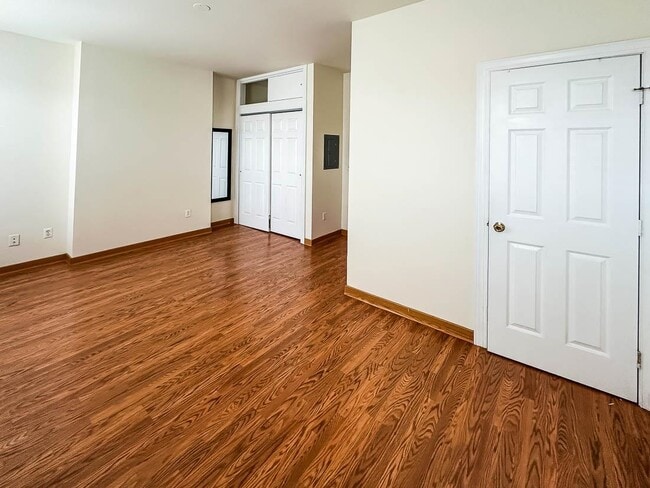 Photo - 394 Woodlawn Ave Unit 2