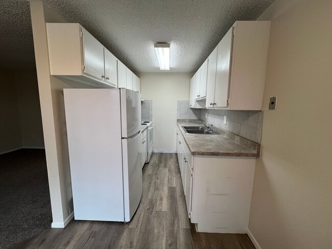 Building Photo - 10th Street Square Apartments Unit 10th345