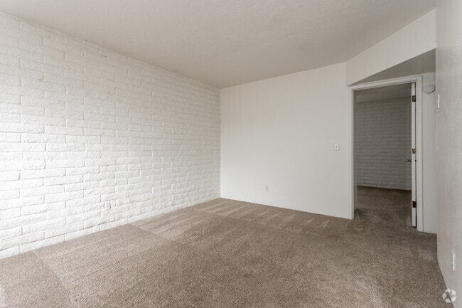 2BR, 1BA - 615 SF