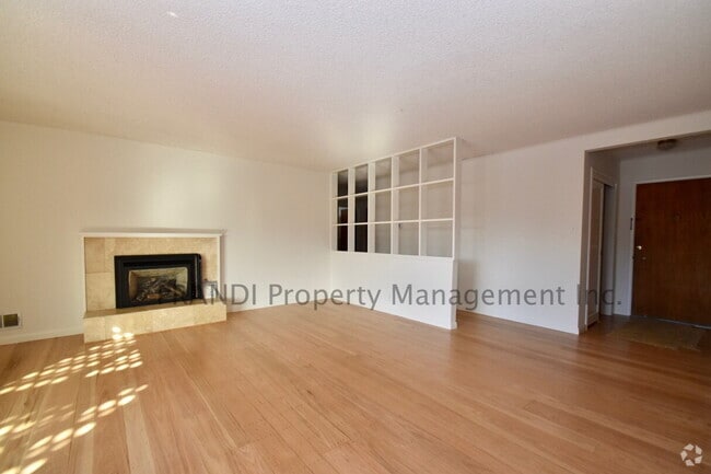 Building Photo - Rare Lagoon Front Property in Corte Madera... Rental
