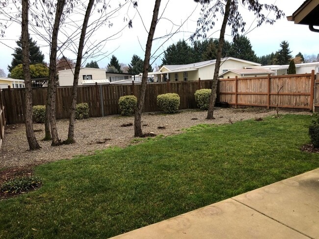 Building Photo - 2BED2BATH -2CARGARAGE, WASHER/DRYER HOOKUP, STORAGE, OWNER LANDSCAPE MAINTENANCE