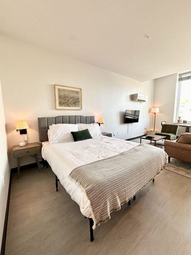 Photo - 333 W State St Unidad ID1379059P