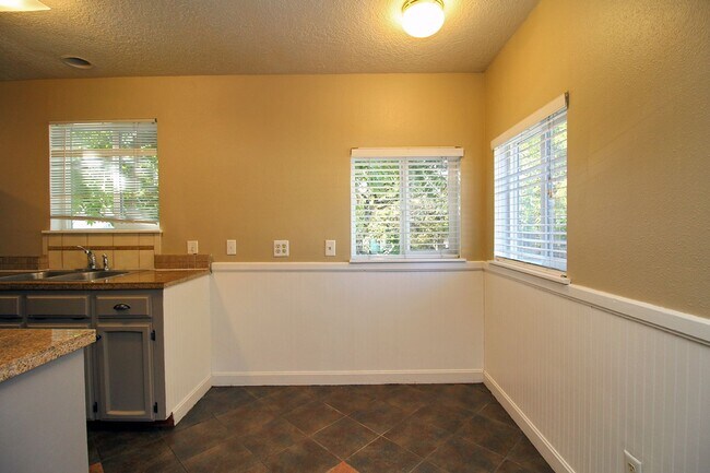 Photo - 4224-4224 N Commercial Ave Unidad 4220