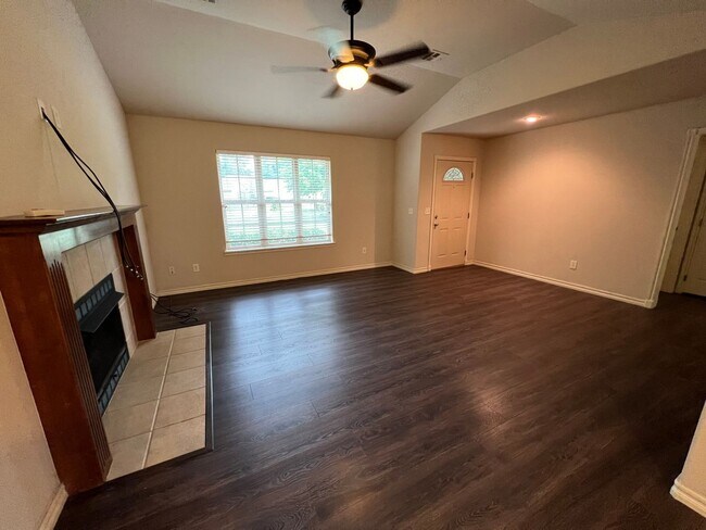Photo - 3 Bedroom, 2 Bath Home on a Quiet Cul-de-Sac