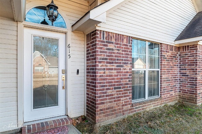 Photo - 615 Alex Way