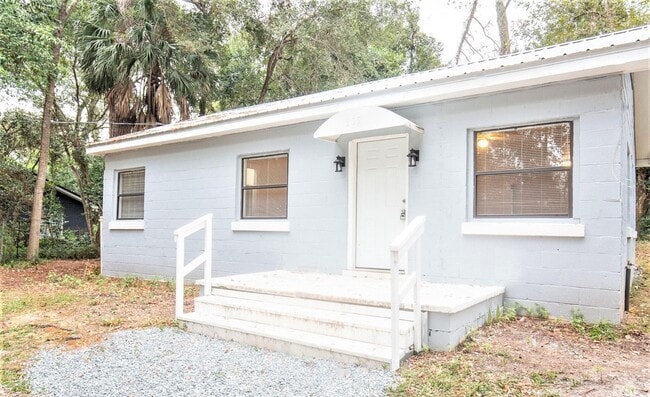 Building Photo - 205 Columbia Dr Rental