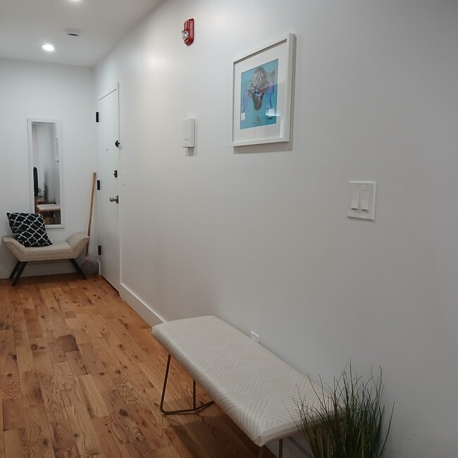 Building Photo - 25 W Hamilton Ave Unit C Englewood NJ Rental