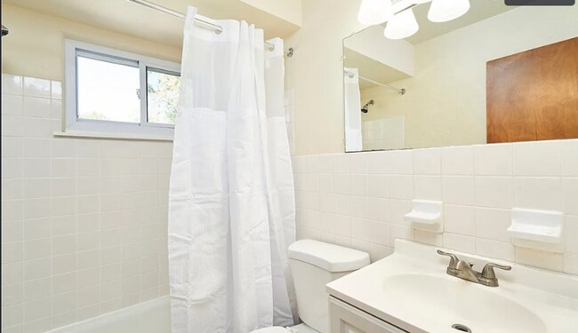 Photo - 923-925 Rosamond Ave Unit 925