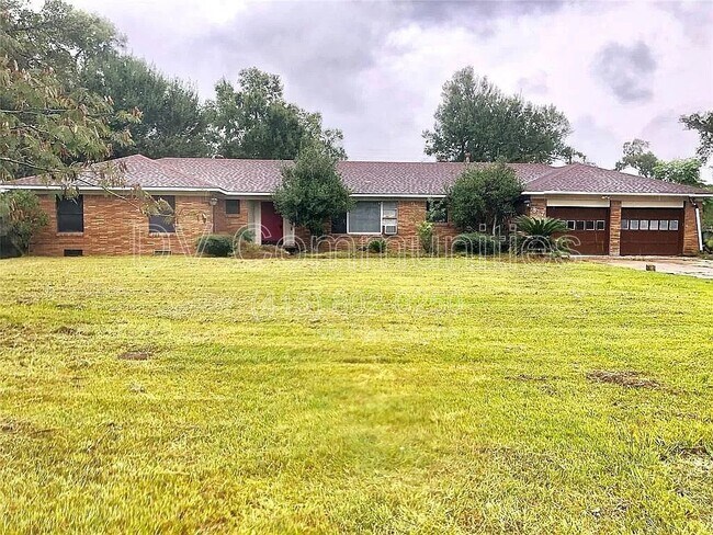Photo - 817 Westmont Dr