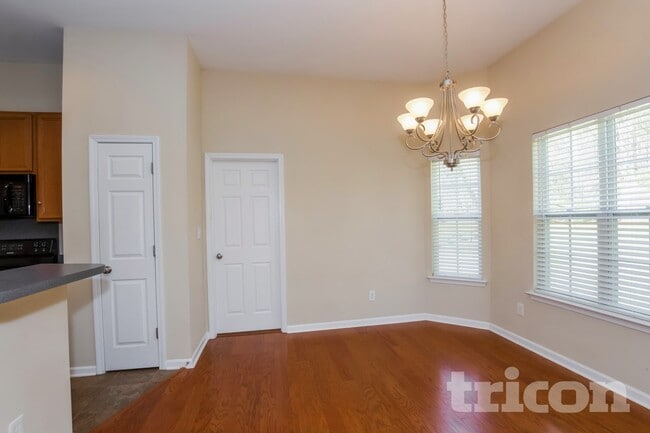 Photo - 717 Yvonne Dr SW
