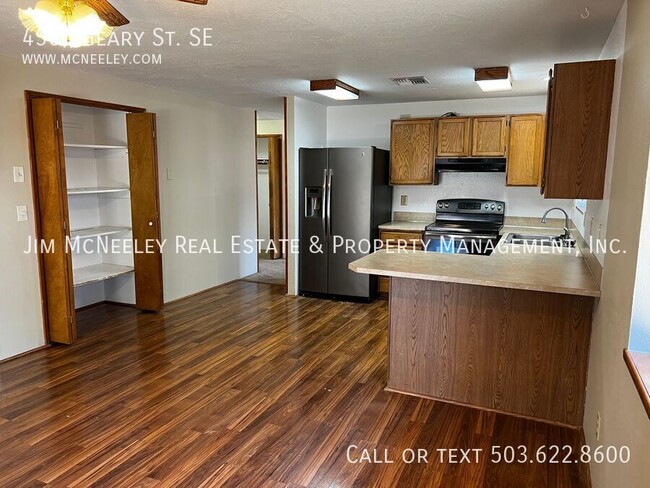 Photo - 4560 SE Geary St