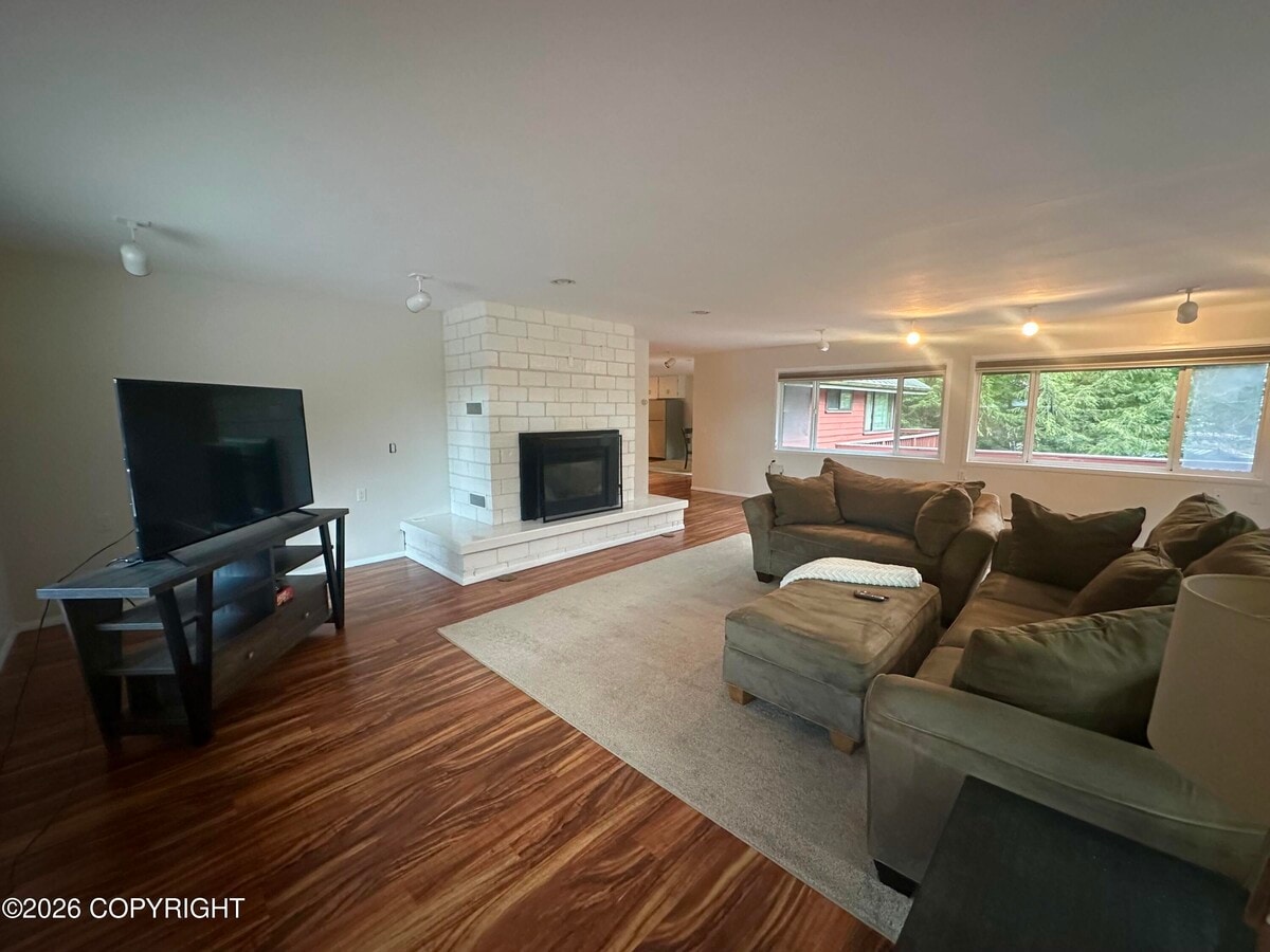 Photo - 5324-5324A N Tongass Hwy