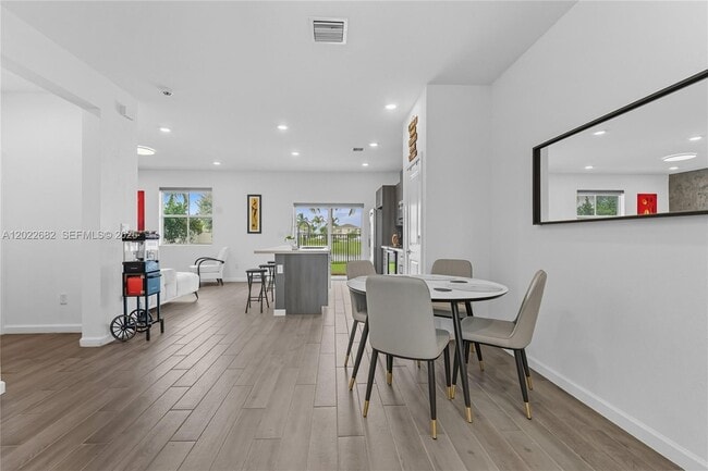 Photo - 805 SE 18th St