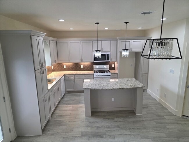 Photo - 2142 De Soto St