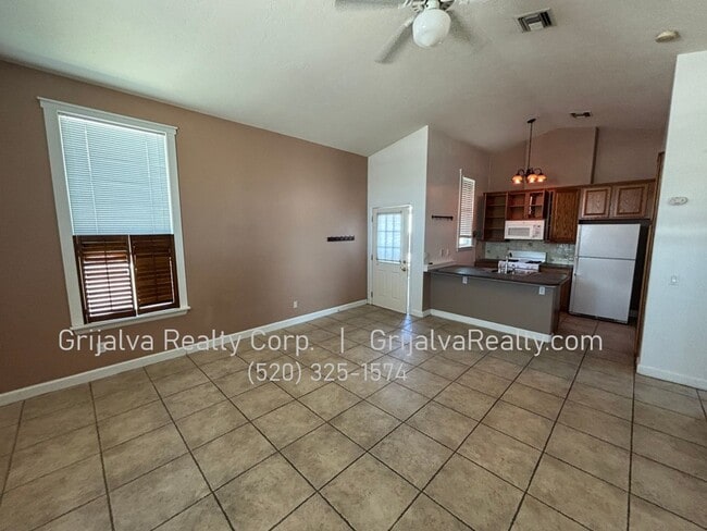 Photo - 1060 E Miles St Unidad 02