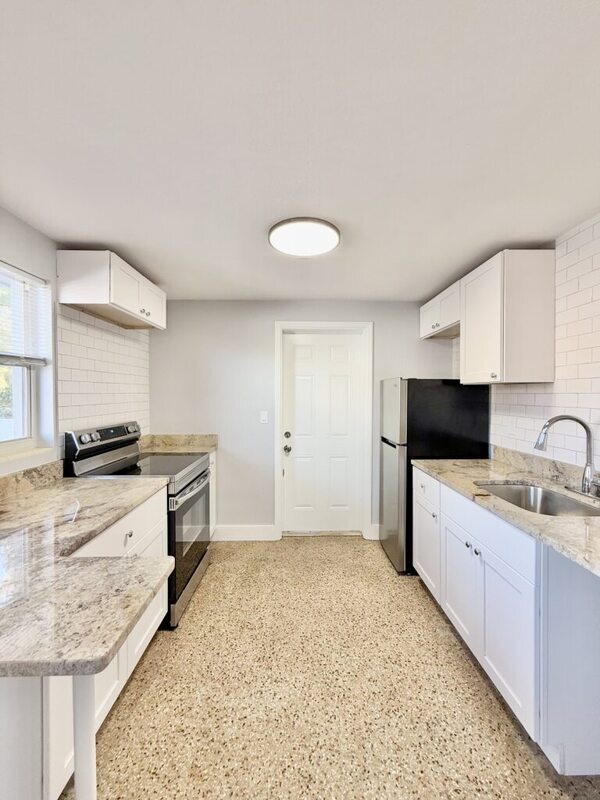 Photo - 115 Cleveland Ave SW