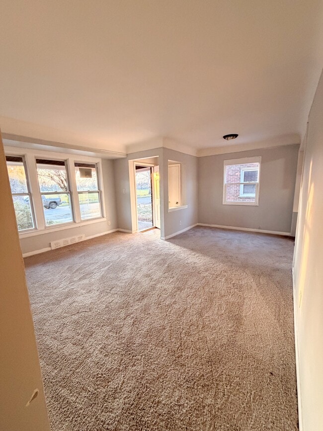 Photo - 9220 Mansfield St