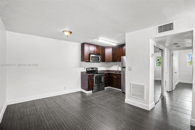 Photo - 37 SW 14th St Unit 16