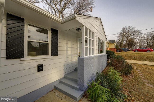 Photo - 10022 Brunett Ave