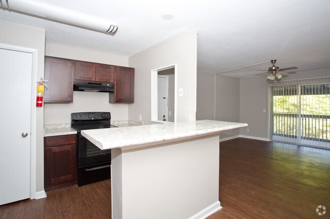 1BR, 1BA - 708 SF