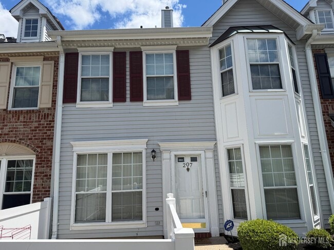 Photo - 207 Darwin Ln