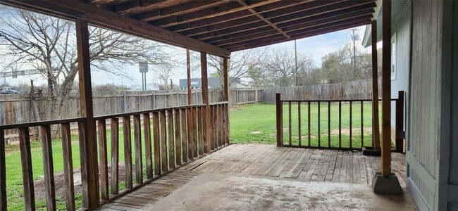 Photo - 404 Creek Cove