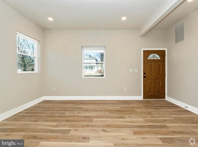 Building Photo - 2919 Woodland Ave Rental