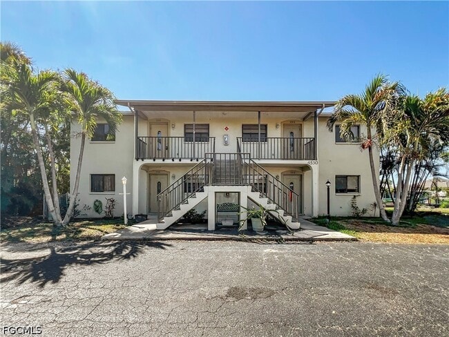 Building Photo - 4530 SW 10th Ave Unit 102