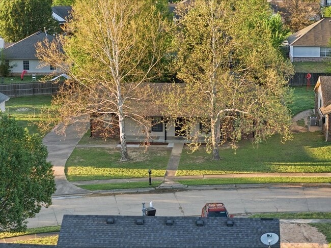 Photo - 8008 E Madison St