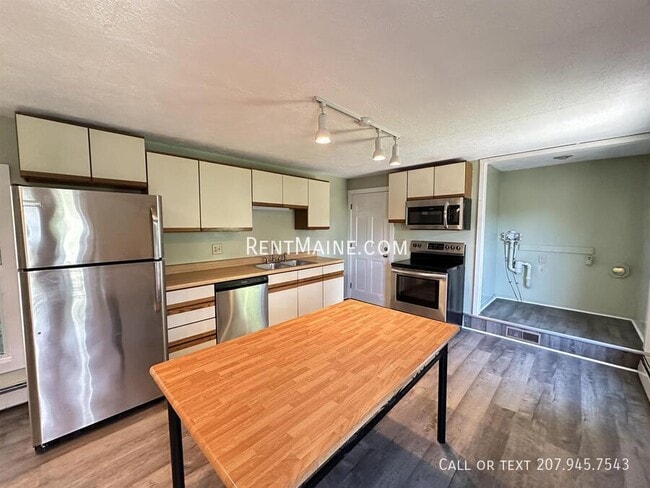 Building Photo - 233 Parkview Ave