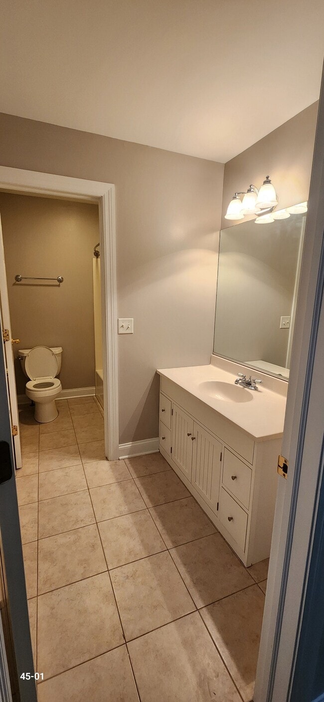 Bathroom - Large 3 Bedroom Townhouse